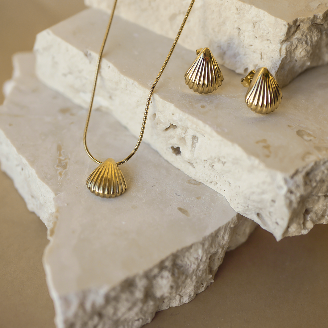 Ostrica Lucida Earrings